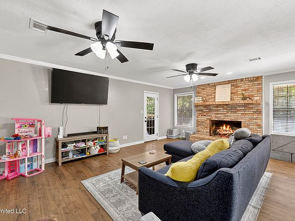 3rd image of 2500 Tearose Ln