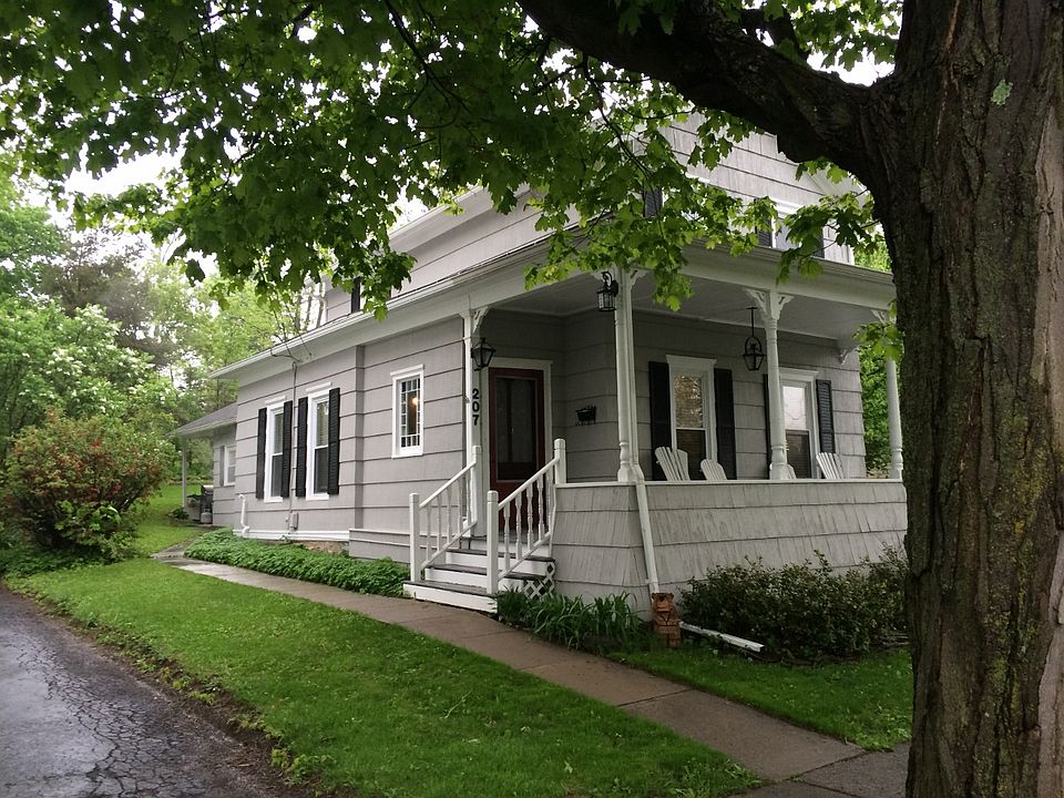 1st image of 207 Chapel St