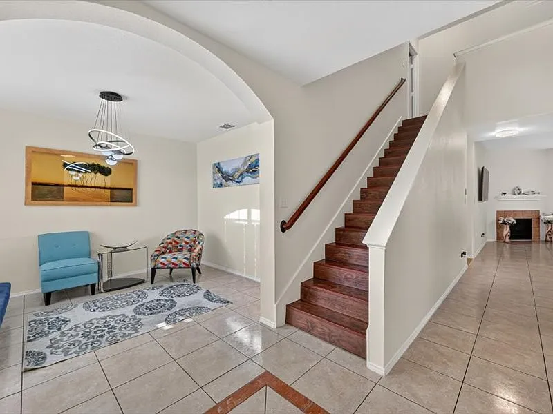 4 bed, 2.5 bath, 2522 sqft, $5,500 — Photo 2