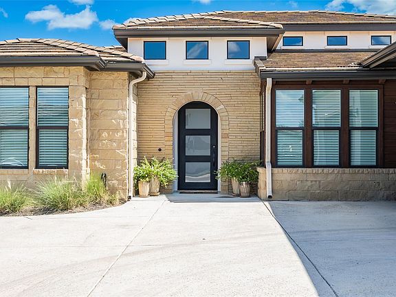 2nd image of 101 Belforte Blvd