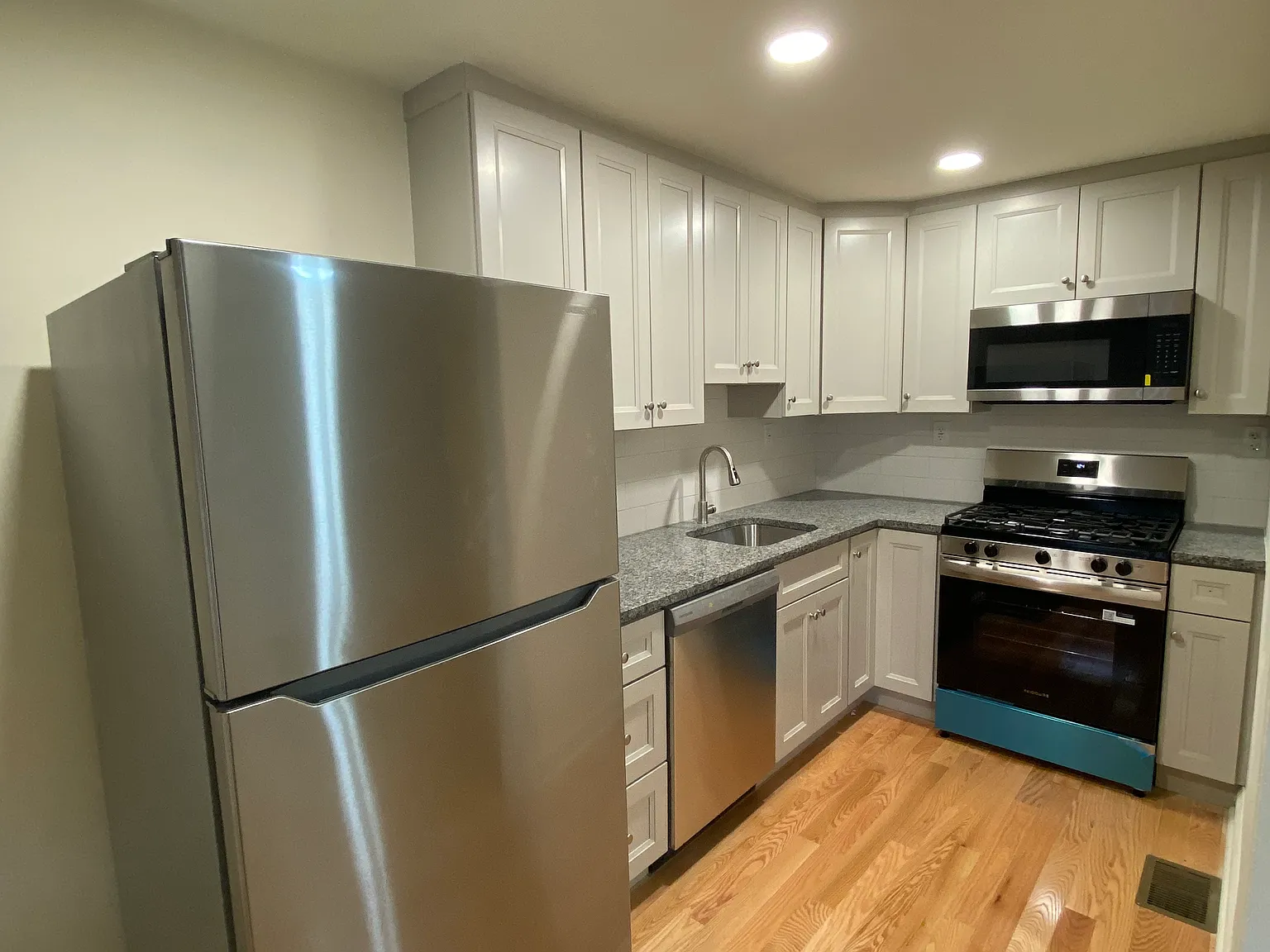 3 bed, 1120 sqft, $2,150 — Photo 4