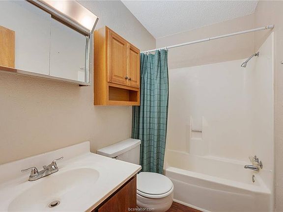 5th image of 1212 Holik Dr APT D