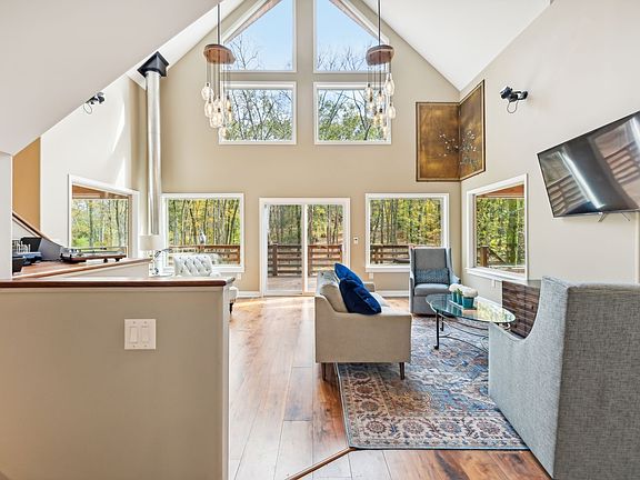3rd image of 146 Angels Cove Ln