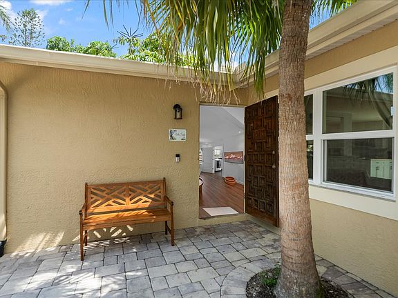 4th image of 2785 Locksley Rd