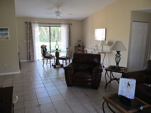 3rd image of 90 Fleetwood Dr
