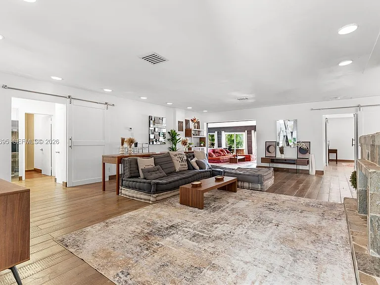 8220 Hawthorne Ave — Photo 12