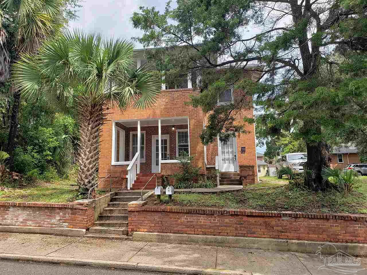 3 bed, 1.5 bath, 1400 sqft, $1,995 — Photo 1