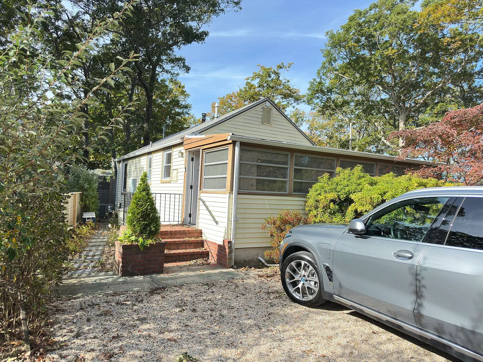 Sag Harbor Beach Cottage with Water Views for Year Round Rental — Photo 2