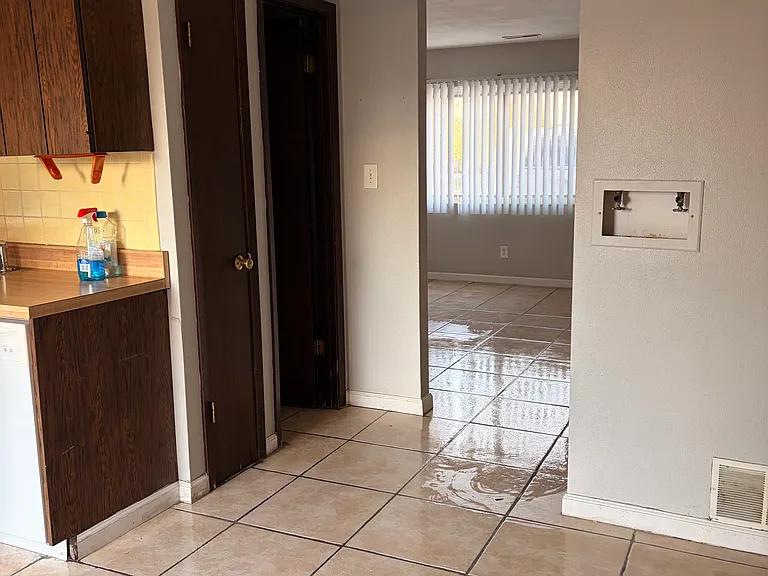 2516 Eastview Dr #C — Photo 3