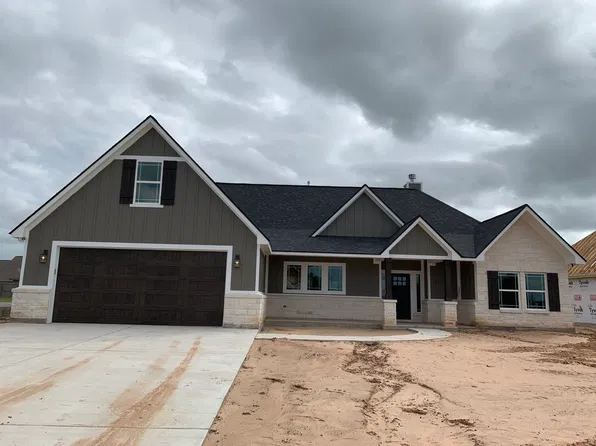 1533 N Blue Bonnet Ln, Angleton, TX 77515