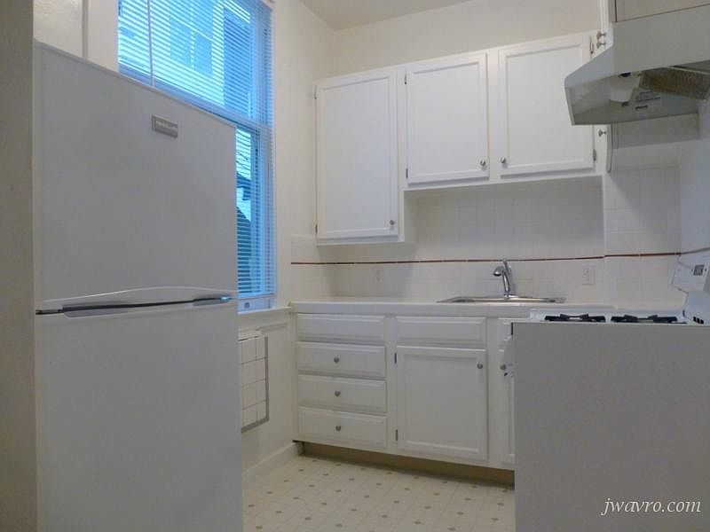1st image of 1590 Sacramento St APT 11