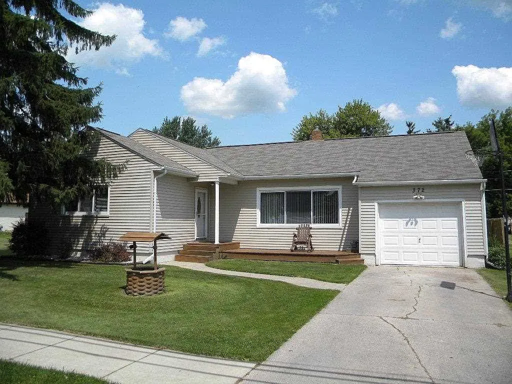 372 E Alice St photo 1