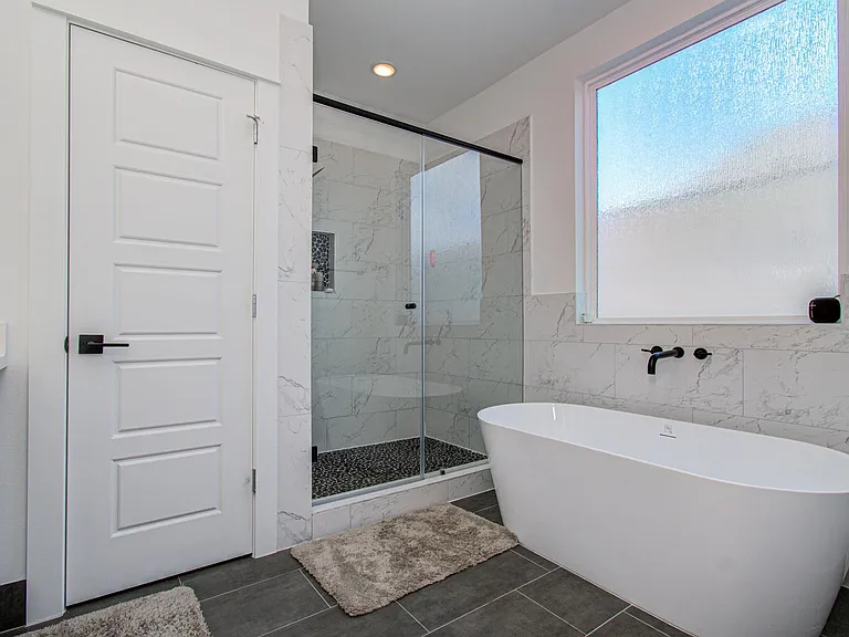 8325 Springwood Creek Ln — Photo 32