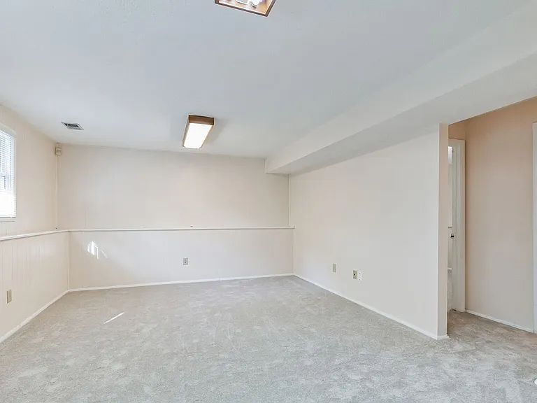 3388 Chelsea Dr — Photo 15