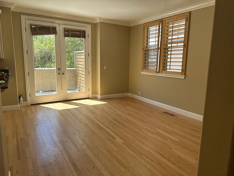 Dining room area, with doors to front patio