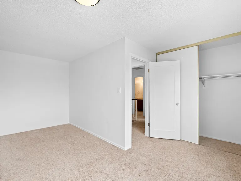 1009 S Lewiston Way — Photo 22