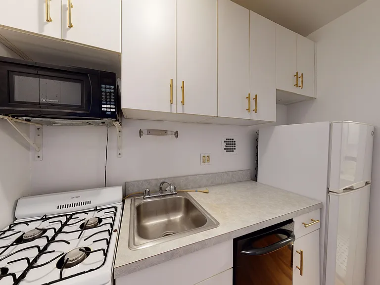 210 Sullivan St #4B — Photo 9