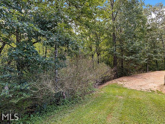 4th image of 290 Blackberry Ln