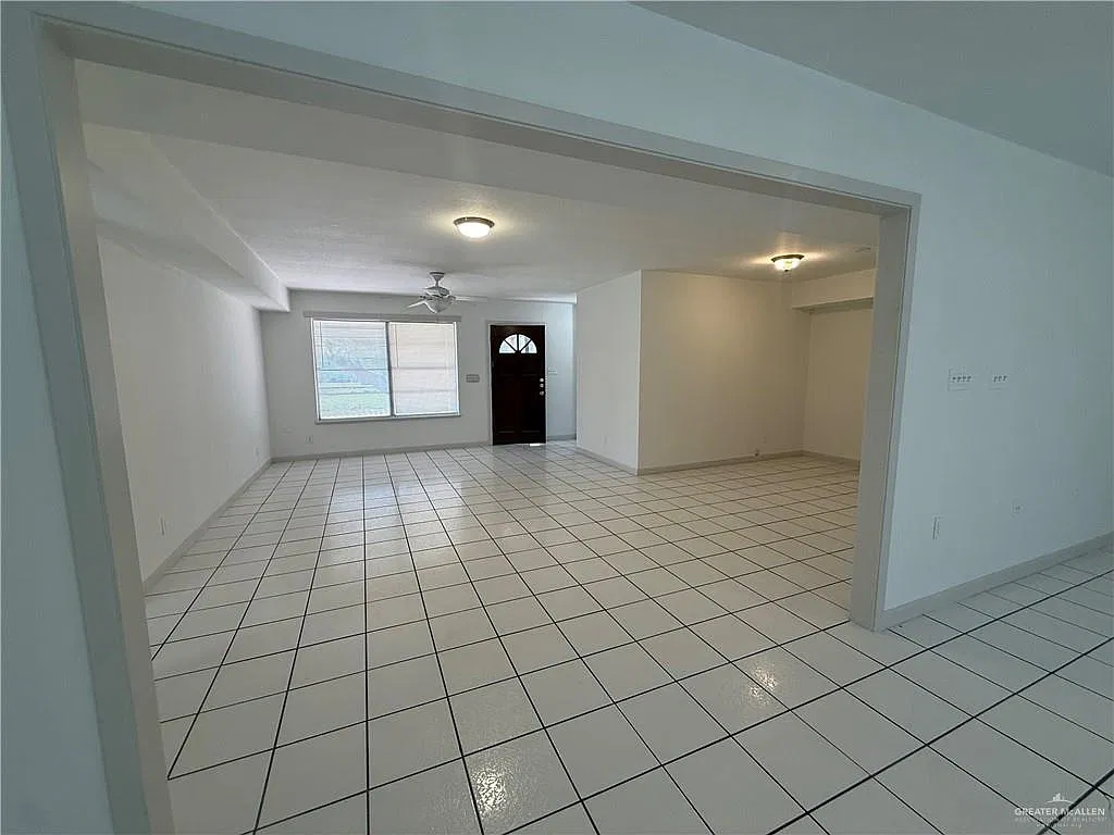3 bed, 2.0 bath, 1736 sqft, $1,600 — Photo 2