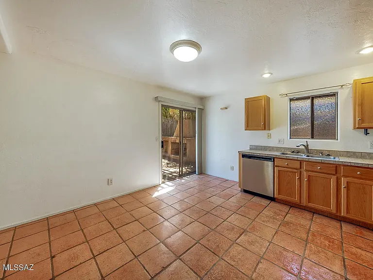 2218 N Belvedere Ave — Photo 10