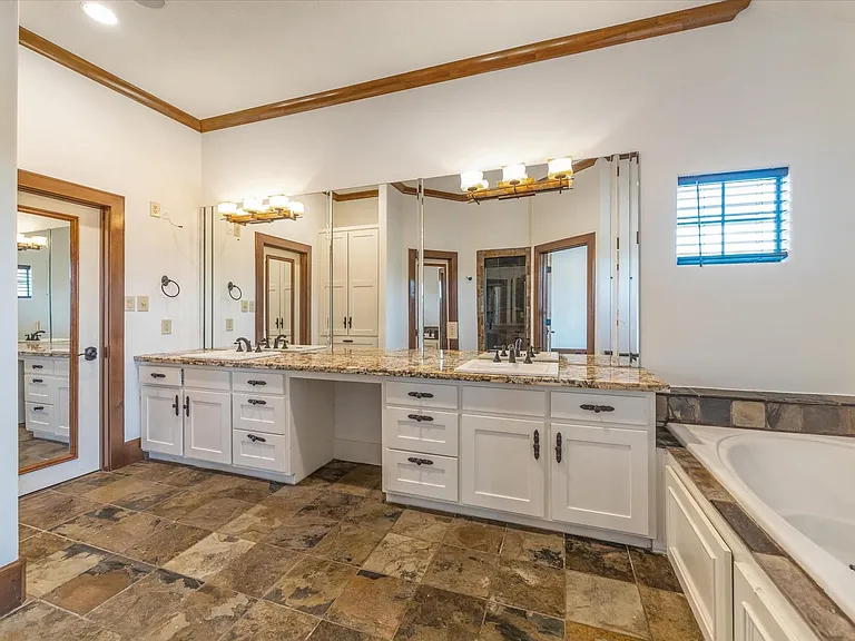 3614 Lancashire Ln — Photo 33