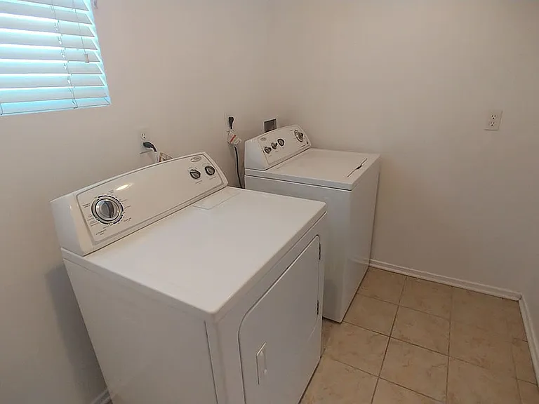 Almeria Townhomes — Photo 64