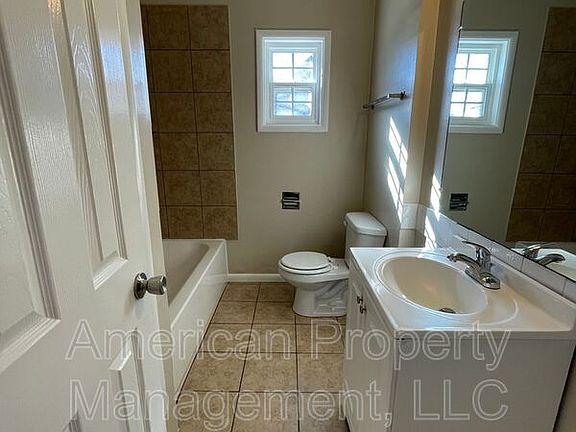 3rd image of 1547 S Knoxville Ave Unit A
