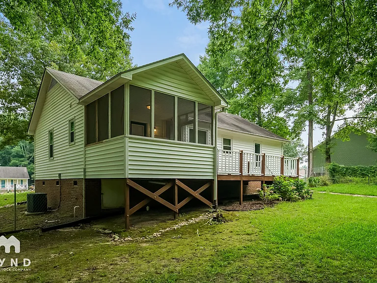 85 Richmond Dr — Photo 15