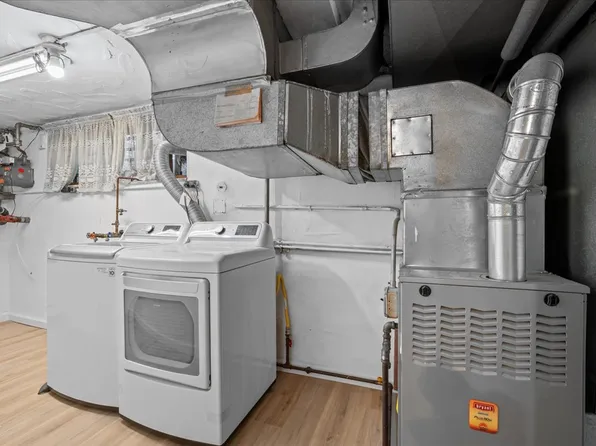 140 Van Cortlandt Park S image 24 of 37