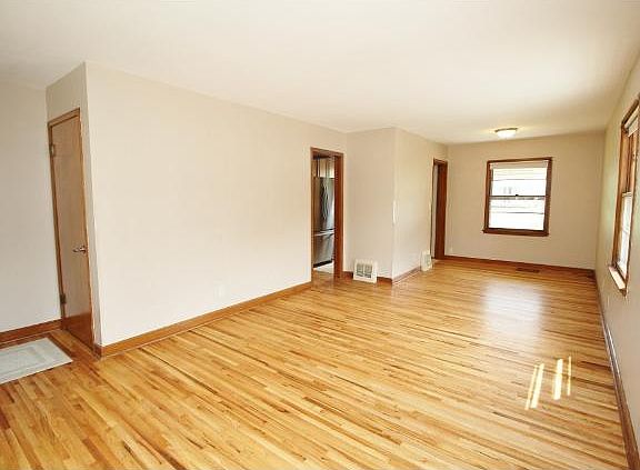 5th image of 7309 Sheridan Ave S