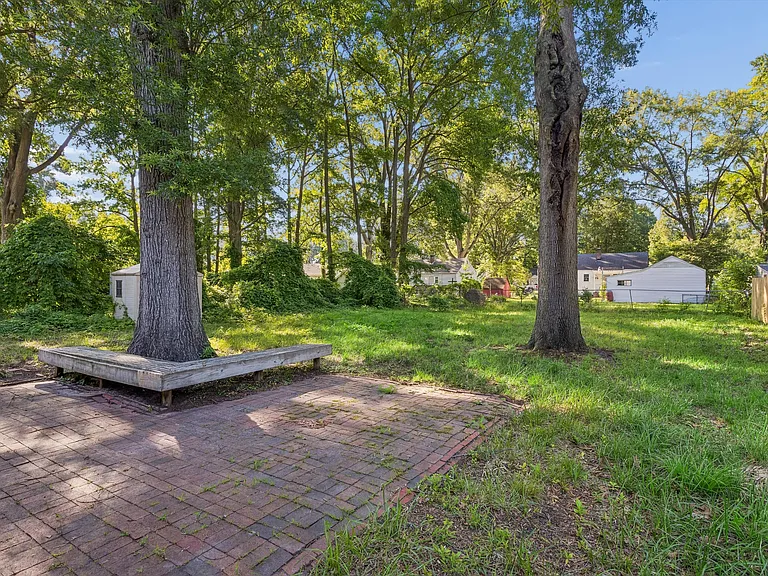 624 Sterling St — Photo 21