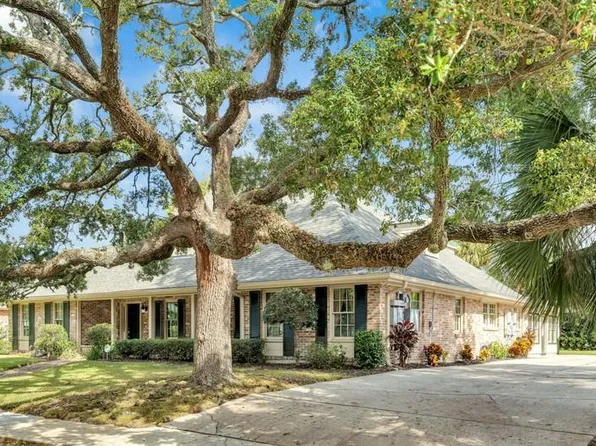 6409 Bertha Dr, New Orleans, LA 70122