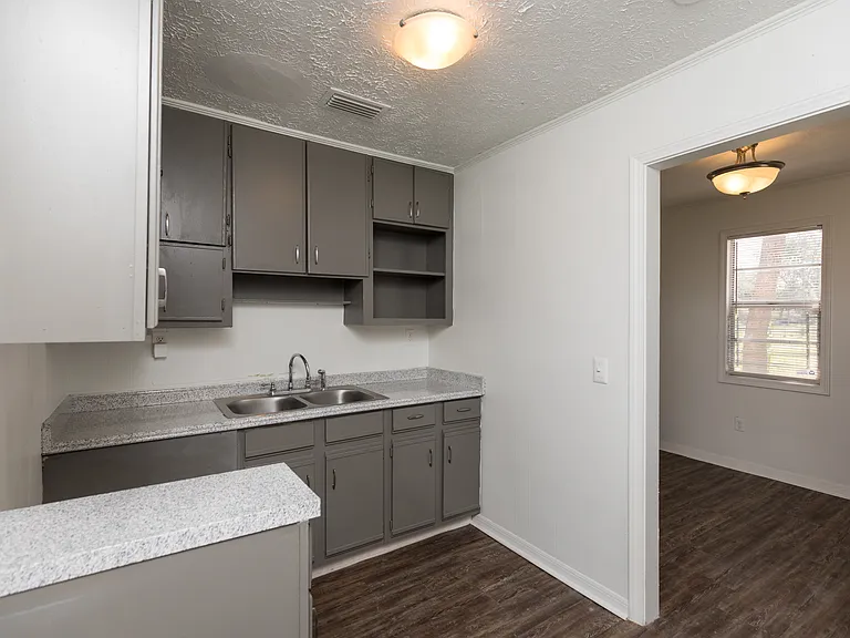 912 Huron St — Photo 12