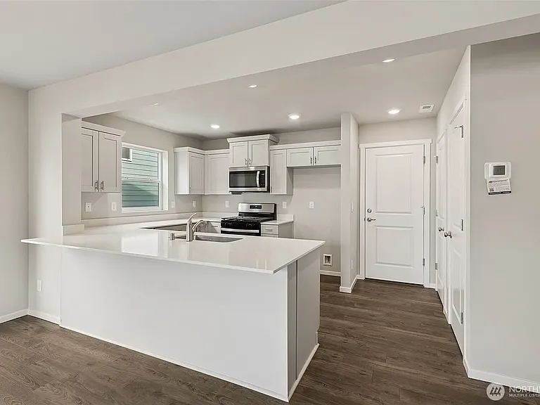 2126 Trailside Dr NE — Photo 5