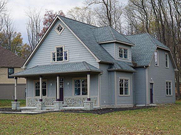 3rd image of 10 Briarwood Ln