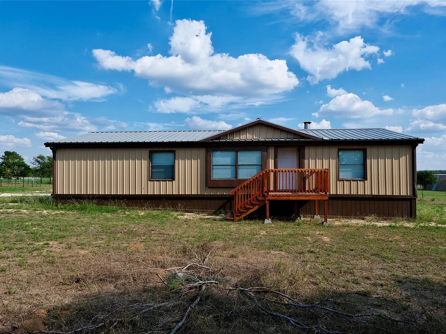 3 bed, 2.0 bath, 1600 sqft, $1,980 — Photo 1