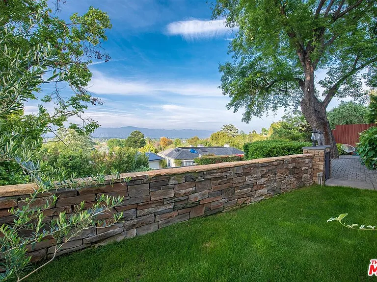 13480 Contour Dr — Photo 23