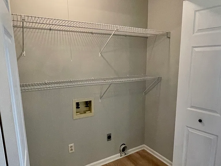 209 Hutchins Dr — Photo 21