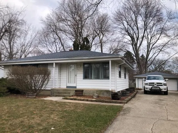 8272 N 53rd St, Brown Deer, WI 53223