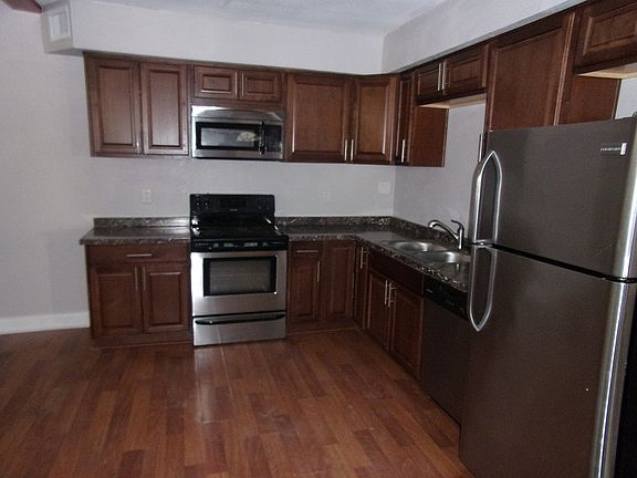 4th image of 427 18th Ave N