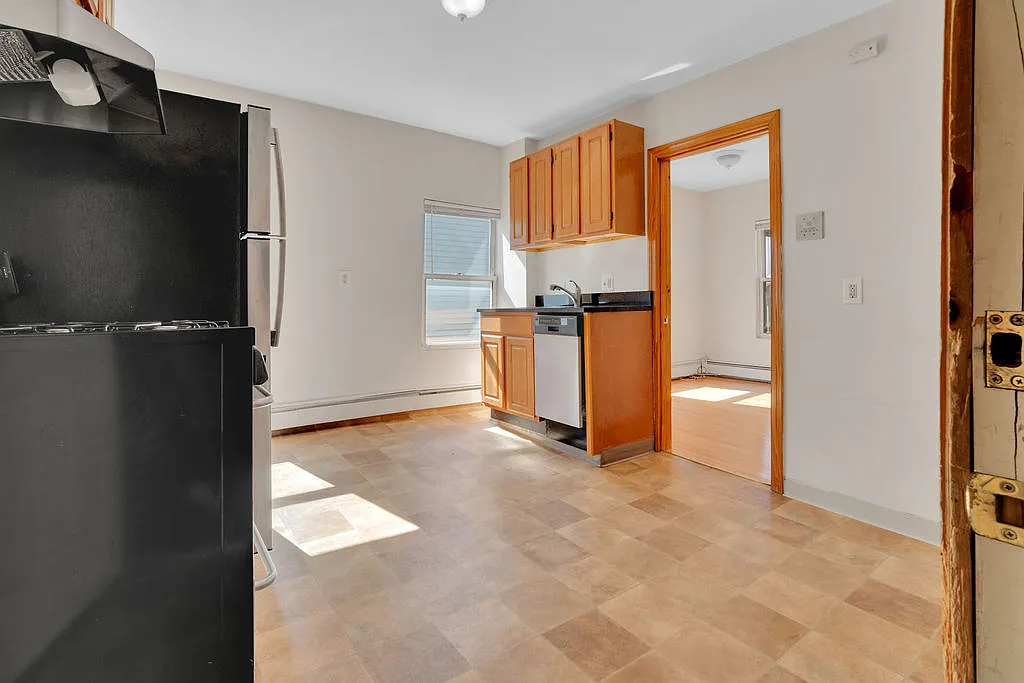 Building Photo - 11 Carpenter St #3