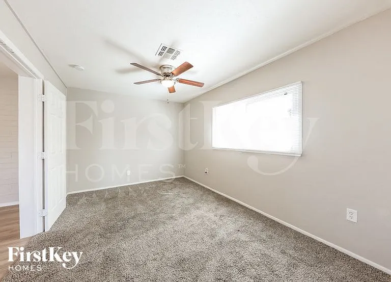 5037 W Krall St — Photo 8