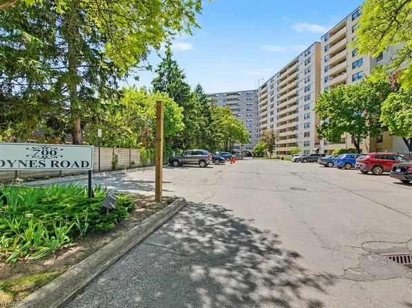 700 Dynes Rd #217, Burlington, ON L7N 3M2