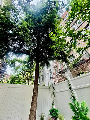 Rented by R New York | media 25