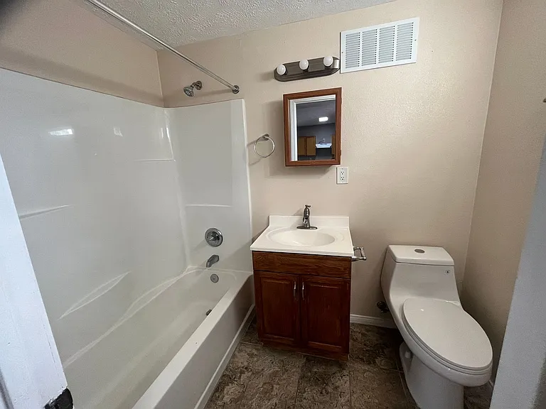 27763 Crestview Rd — Photo 6