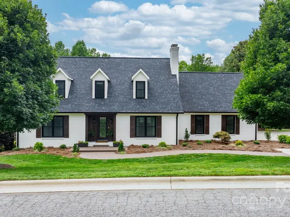 416 Woodridge Dr, Lenoir, NC 28645