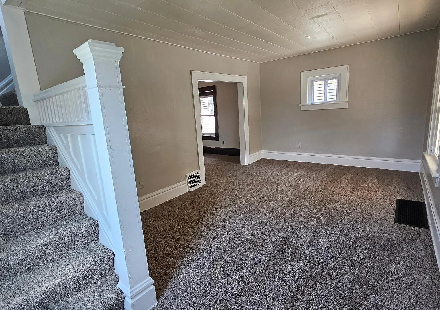 305 Cole Ave — Photo 2