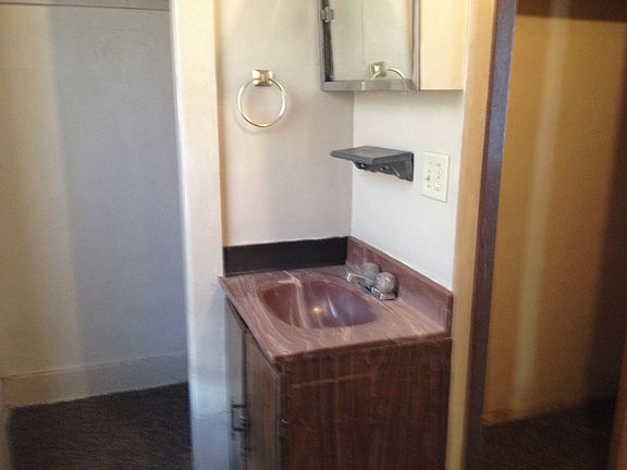 4th image of 420 4th St SE