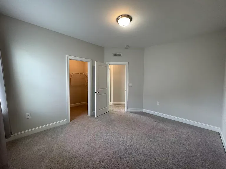 813 Matterhorn Dr — Photo 16