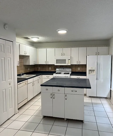 1139 Ballyshannon Pkwy — Photo 2